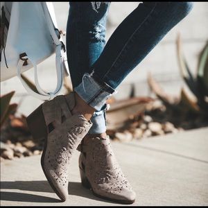 Qupid Regan Grey Cut Out Booties sz 7.5